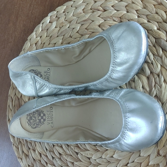 Silver Vince Camuto flats - Picture 4 of 5